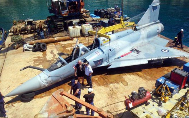 Η προσνήωση του Mirage 2000ΒGM στην θάλασσα της Σάμου – Μια μοναδική περίπτωση (φωτό, βίντεο)